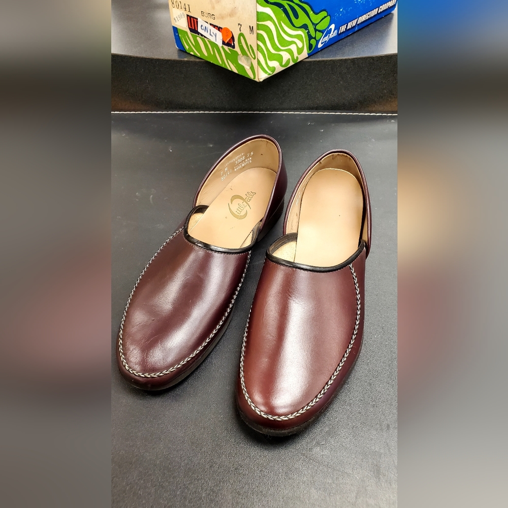 Mens Leather Slippers size 7 M Little Falls